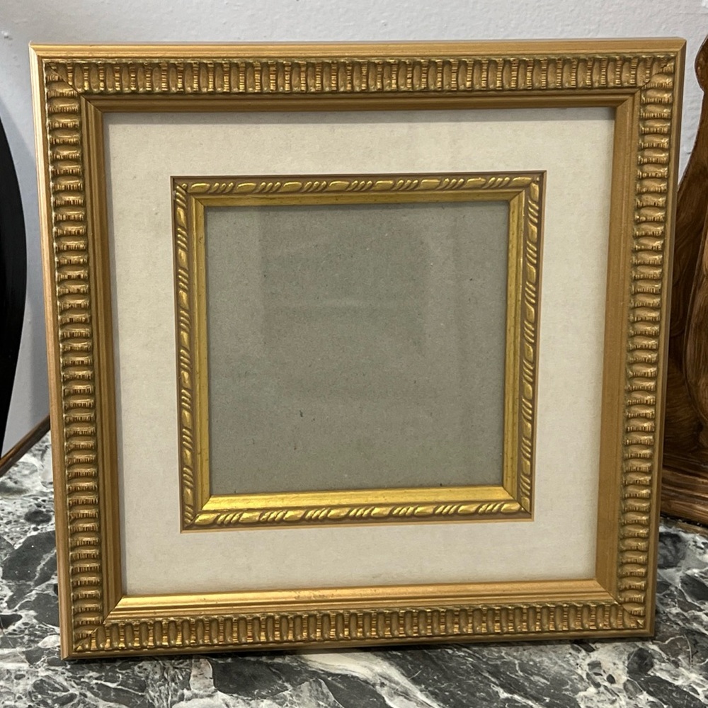 Square matted picture frame gold 8x8
